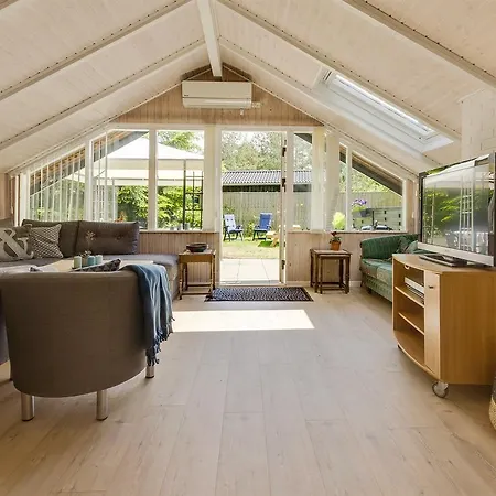 Three-bedroom Holiday In * Hals