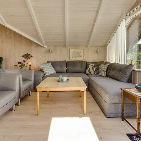 펜션 Three-bedroom Holiday In *