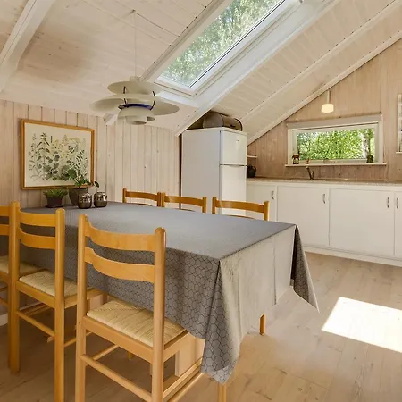 Three-bedroom Holiday In * Hals