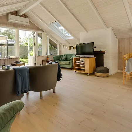 펜션 Three-bedroom Holiday In *